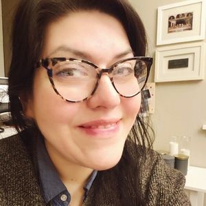 Meet your Posher, Claudia